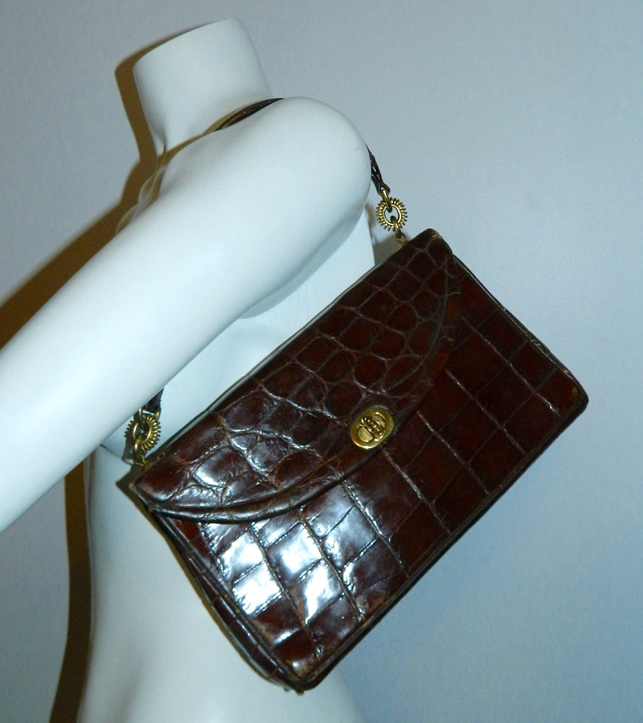 vintage LOEWE alligator handbag 1940s turn lock brown gator kelly bag