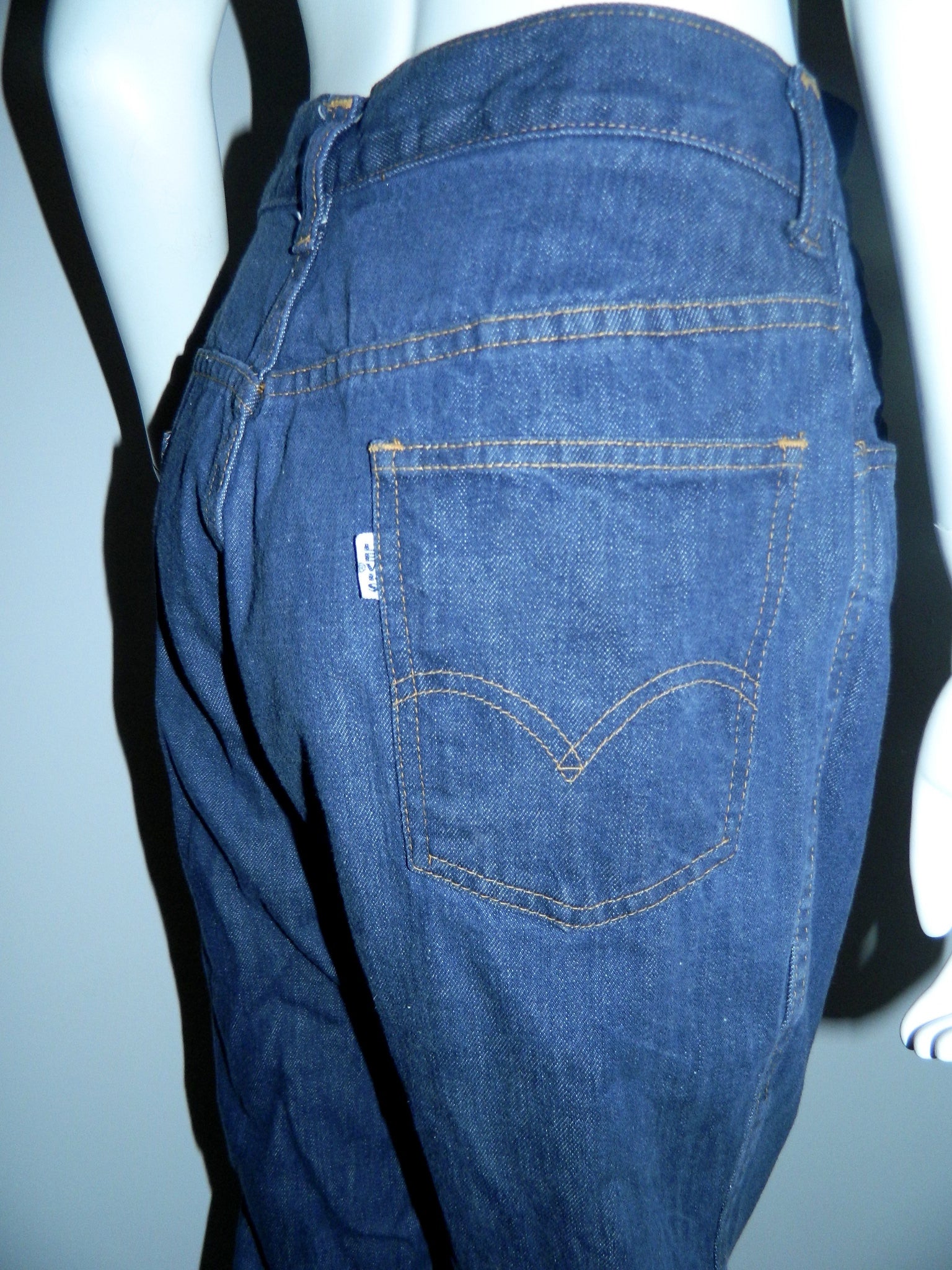 vintage 1970s jeans LEVIS Big E bell bottoms dark denim Talon 42