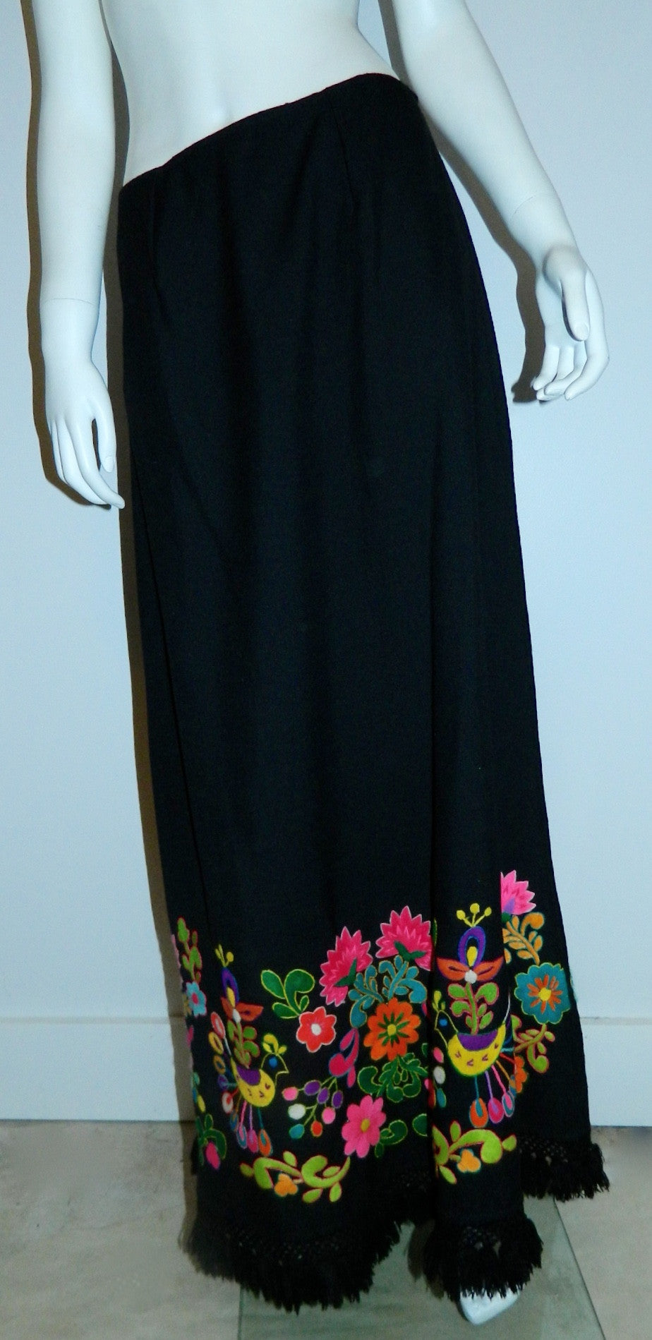vintage 1970s maxi skirt / black wool Hand Embroidery psychedelic birds flowers Ecuador M
