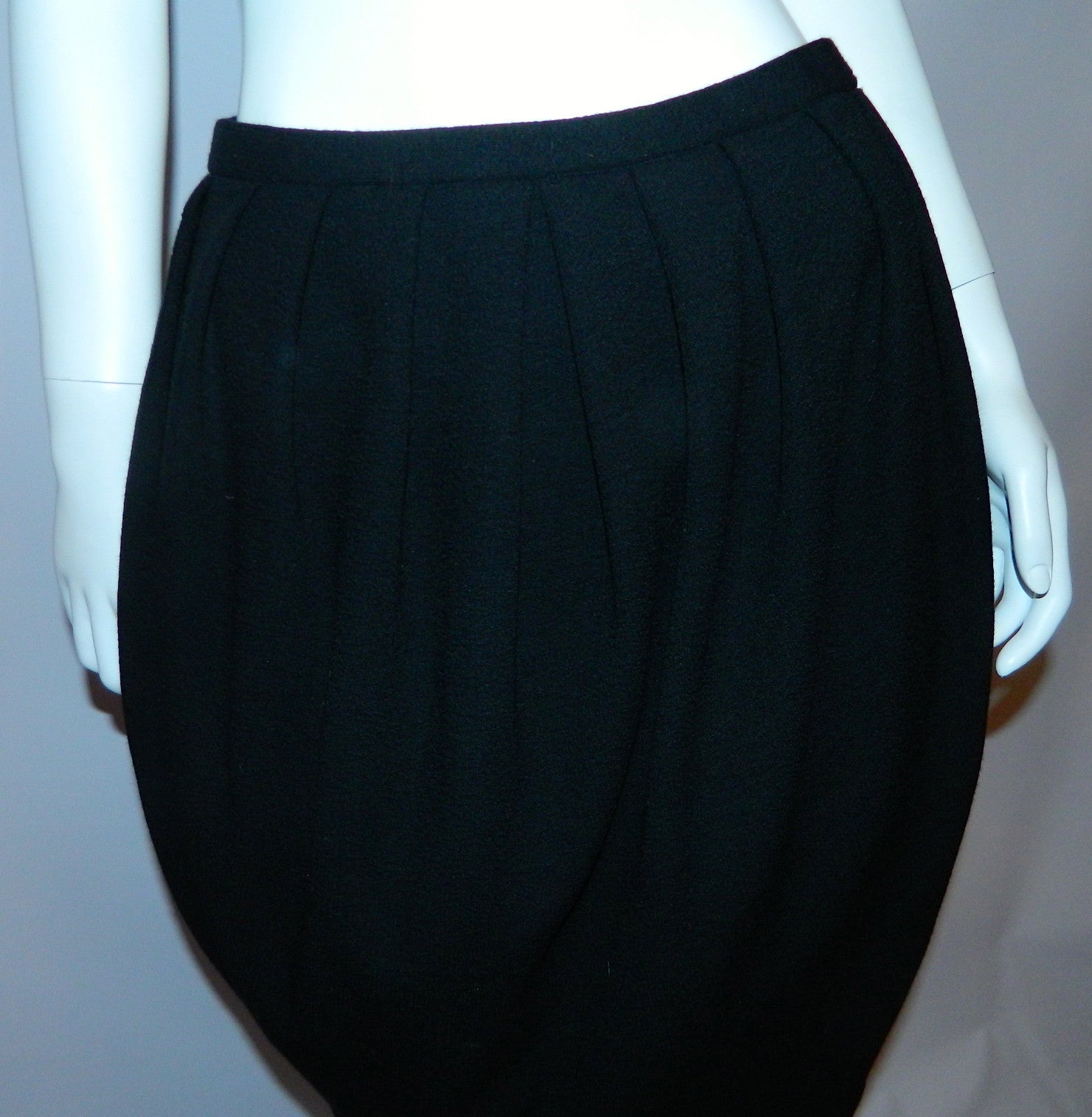 early DKNY Donna Karan New York black wool tulip skirt US 12