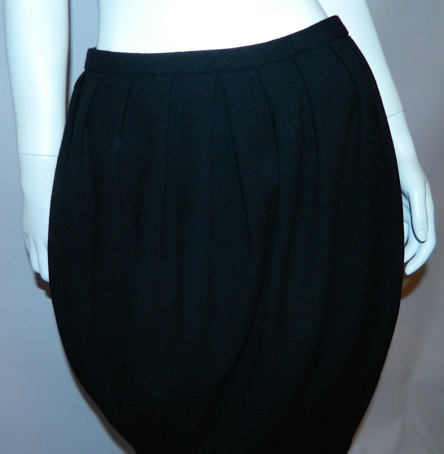 early DKNY Donna Karan New York black wool tulip skirt US 12