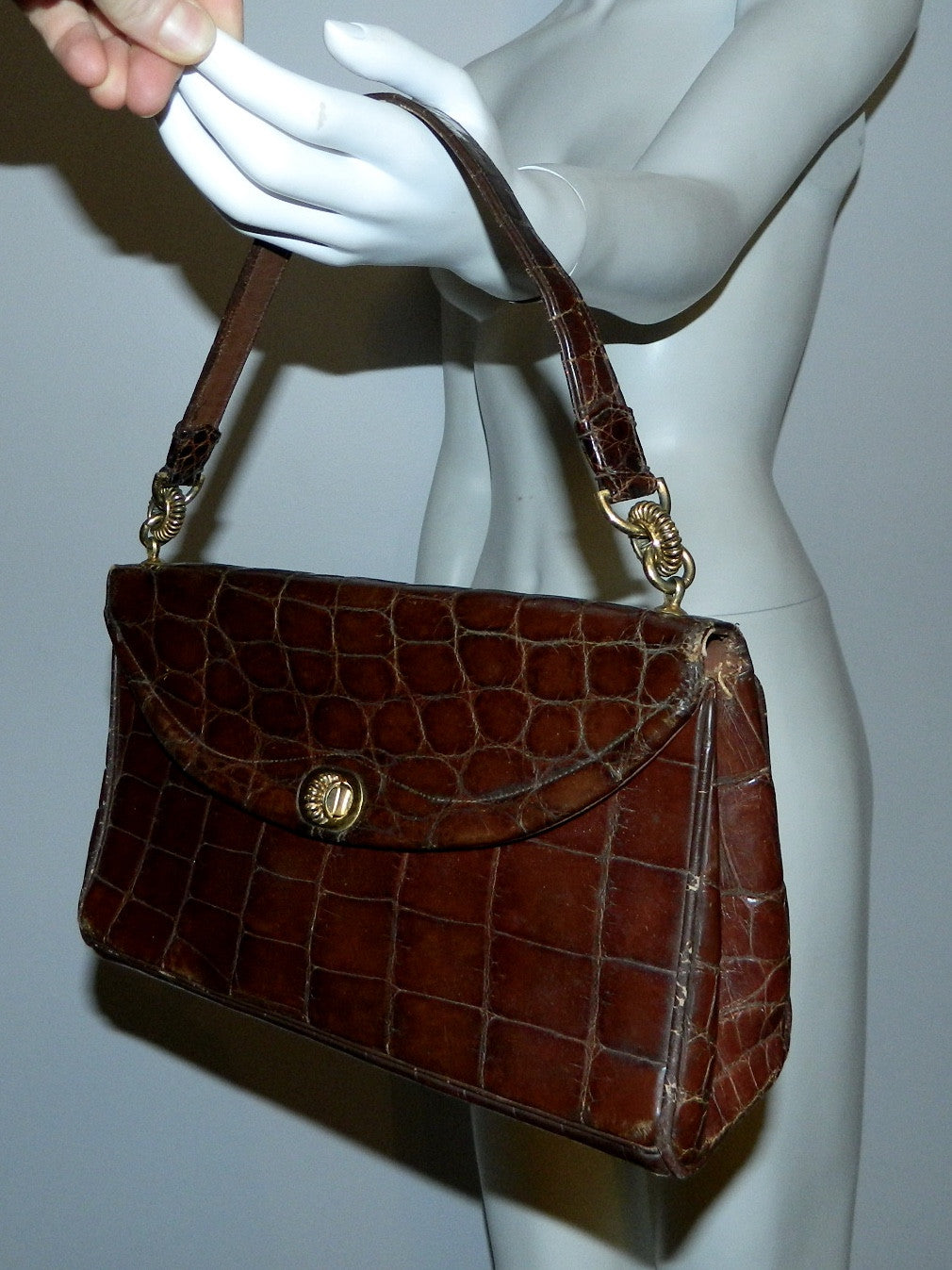 vintage LOEWE alligator handbag 1940s turn lock brown gator kelly bag