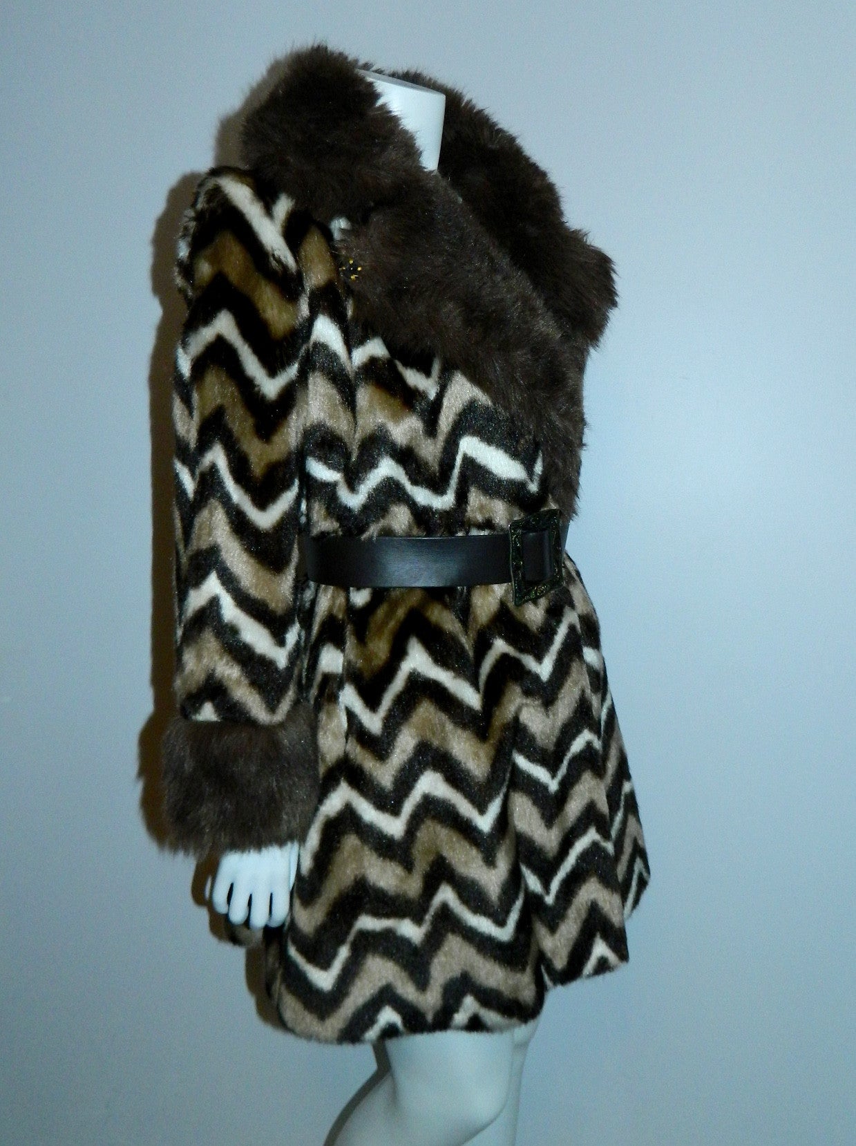 MOD 1960s faux fur coat brown Zig Zag ANIMAL print jacket XS - S