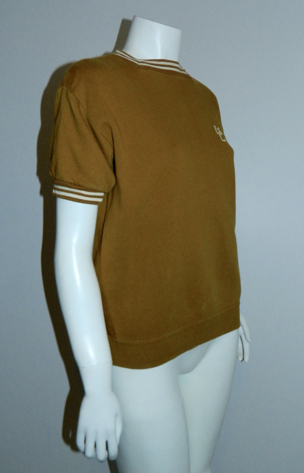 vintage 1960s sweatshirt University of Chicago tee shirt gold adult XS - S MCM
