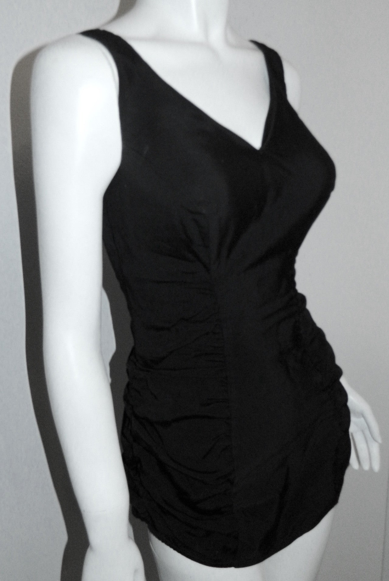 vintage 1950s black bathing suit / zip back / bullet bra / pin up VLV S - M