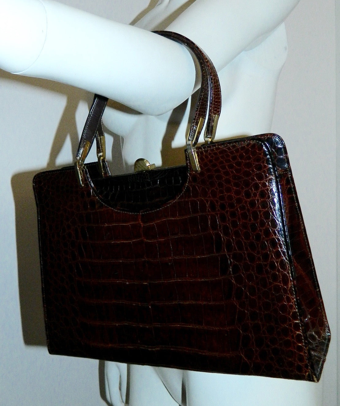 vintage 1960s alligator handbag Saks Fifth Avenue dark brown box bag frame purse