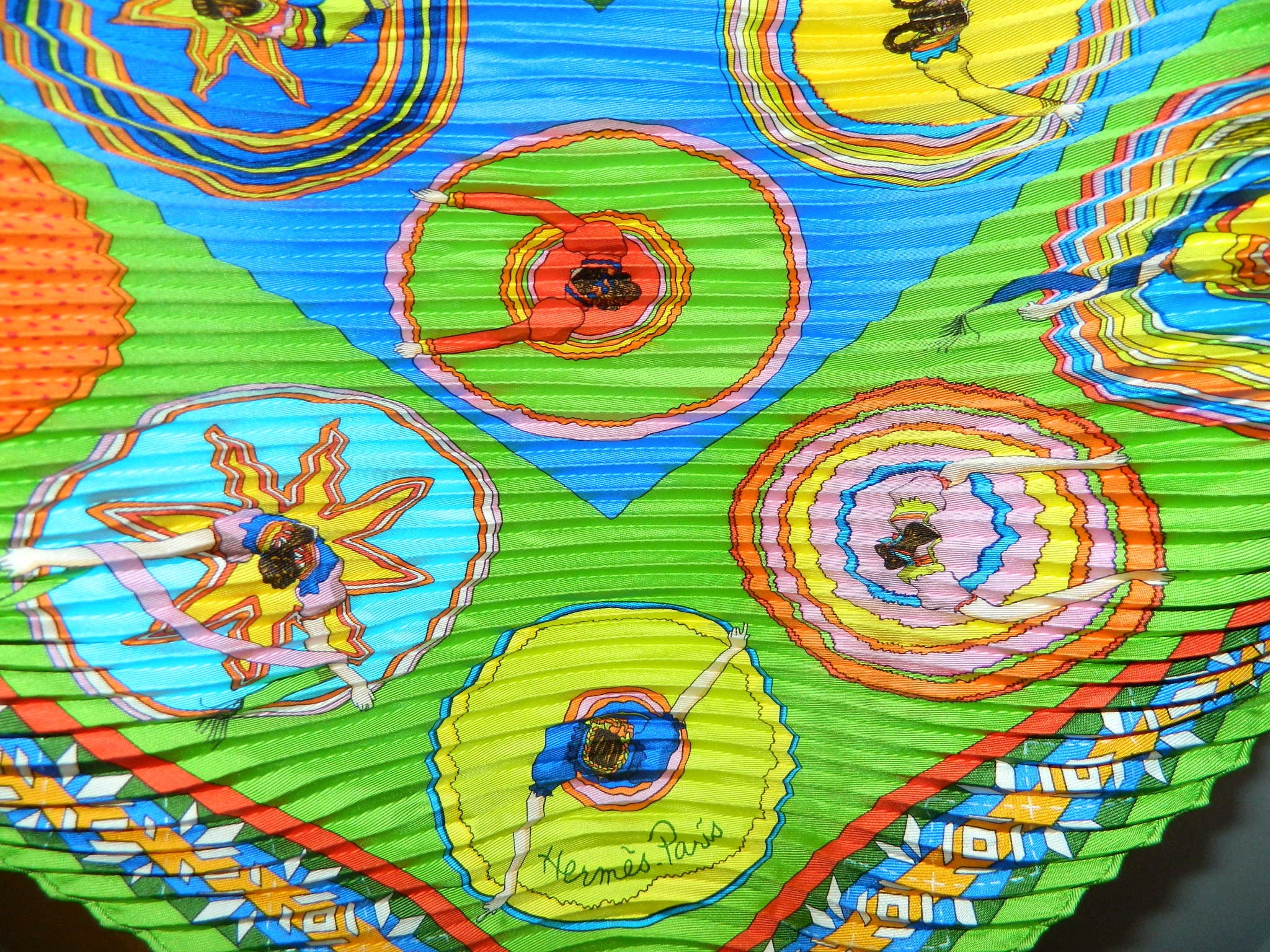 HERMES Belles de Mexique plisse silk scarf 2007 Virginie Jamin bright green / booklet and box