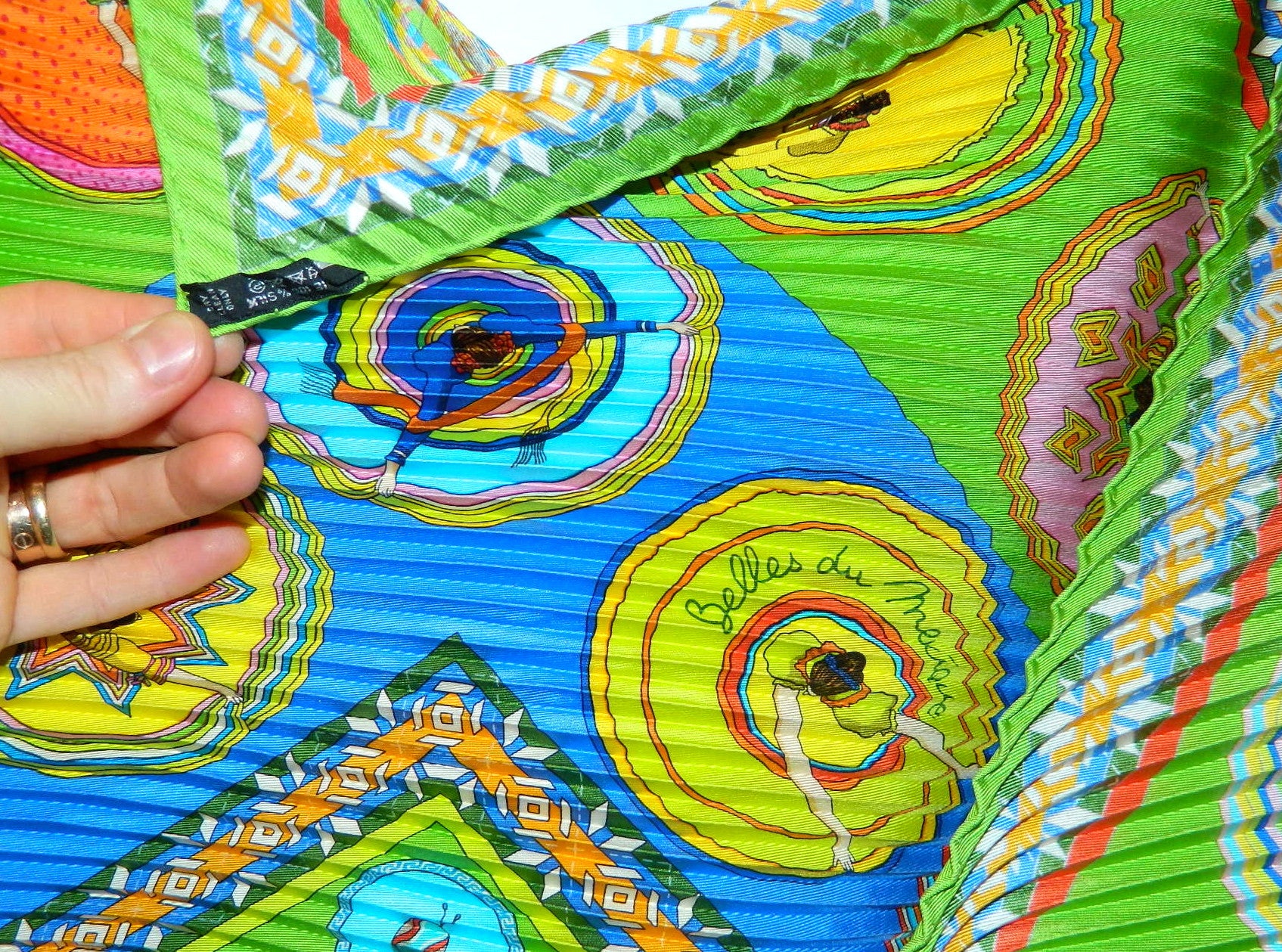 HERMES Belles de Mexique plisse silk scarf 2007 Virginie Jamin bright green / booklet and box