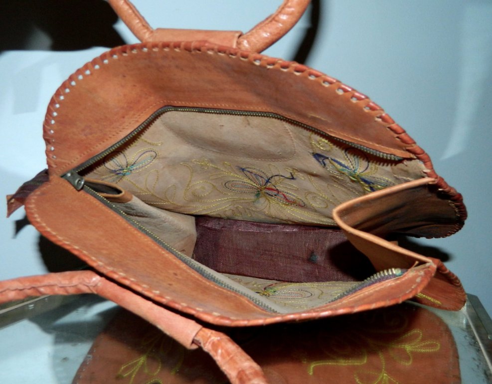 vintage 1970s embroidered bag / brown leather HIPPIE purse / floral handbag