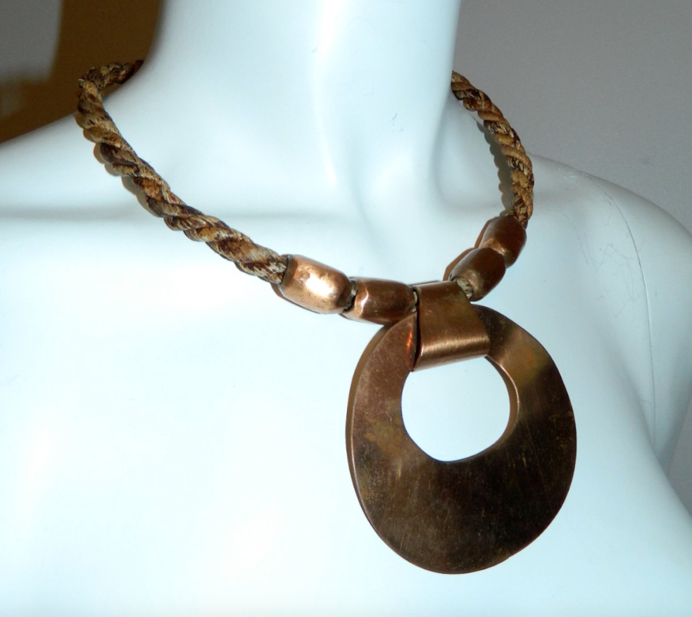 Brutalist vintage 1970s copper pendant necklace / woven rope choker