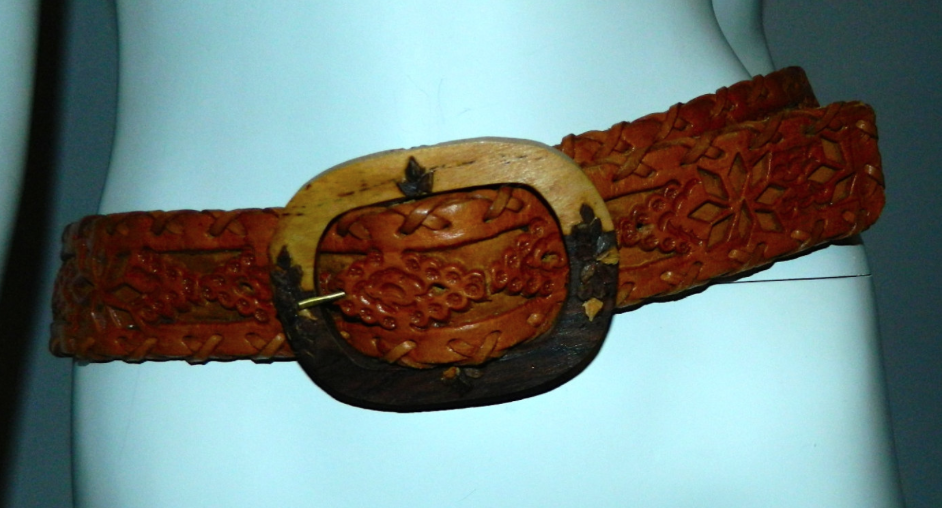 vintage 1970s belt brown TOOLED leather wood buckle Hand Made Mexico 30 31 32 34