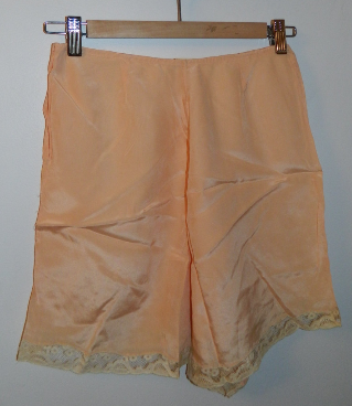vintage 1930s tap pants 30s DECO peach silk shorts Mondaine hand made XS